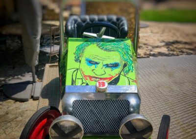 voiture pédale joker